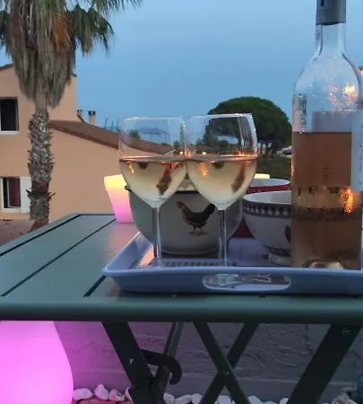 Avec Tropezienne Vue à L'ayguade ,climatisée ,parking Et Café Gratuits Alloggio in famiglia Hyères